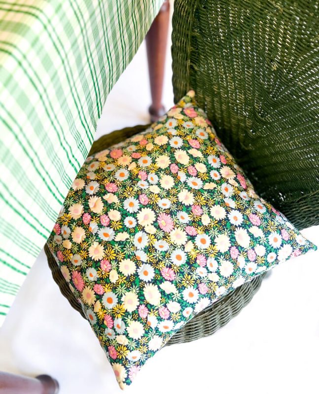 Daisy-Tablecloth-3-fabric-collection-maureen-cracknell