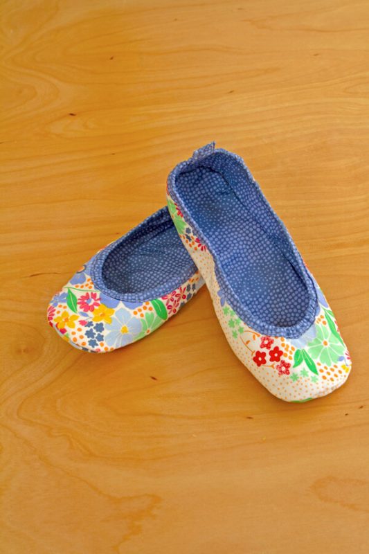 Daisy-fabric-collection-maureen-cracknell-Slippers-2-fabric-collection-maureen-cracknell