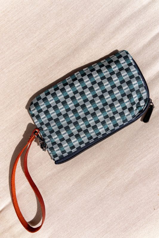 Duval-Suzy-Quilt-Pouch-2-fabric-collection-suzy-quilts