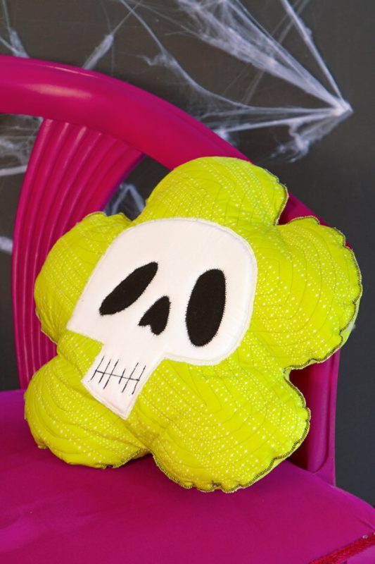 Spooky-'n-Witchy-Skull-Pillows-2-fabric-collection-agfstudio
