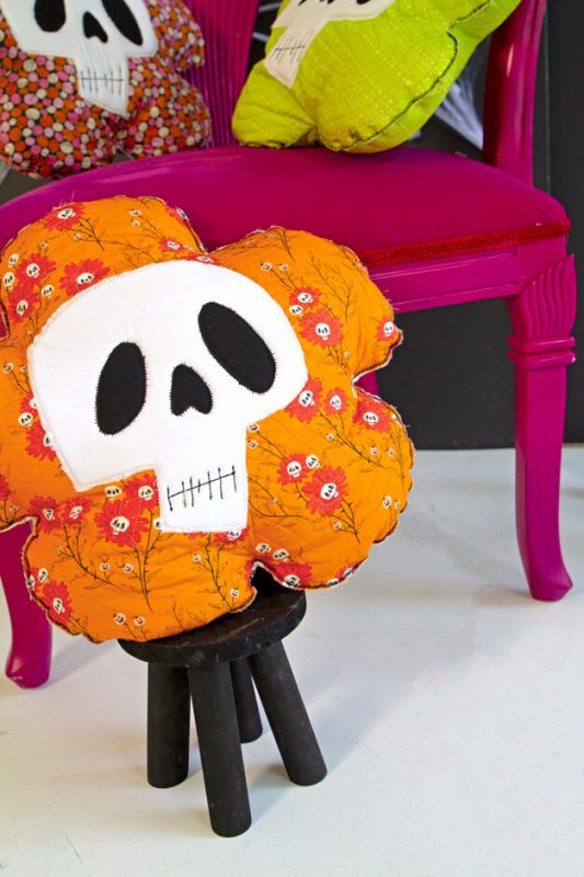 Spooky-'n-Witchy-Skull-Pillows-3-fabric-collection-agfstudio